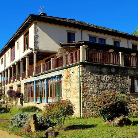 מלון Balneario Rio Pambre